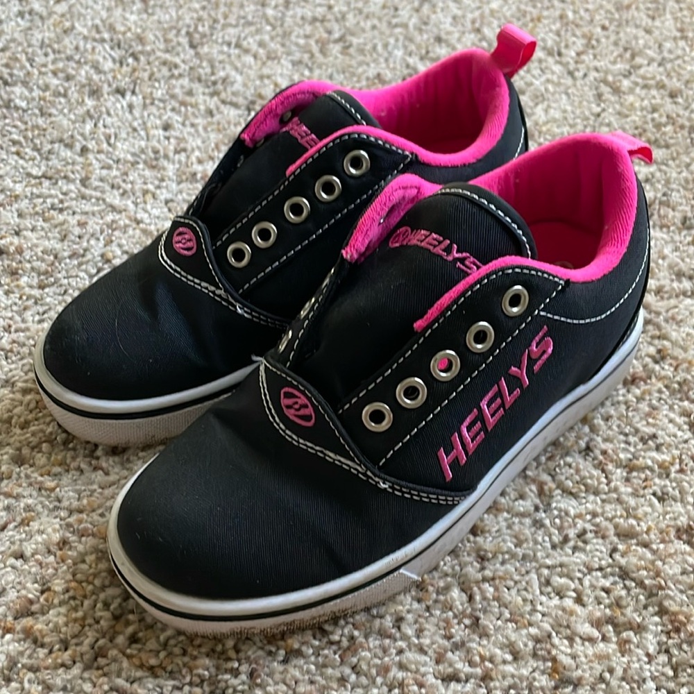 Girls size 1 Heelys EUC